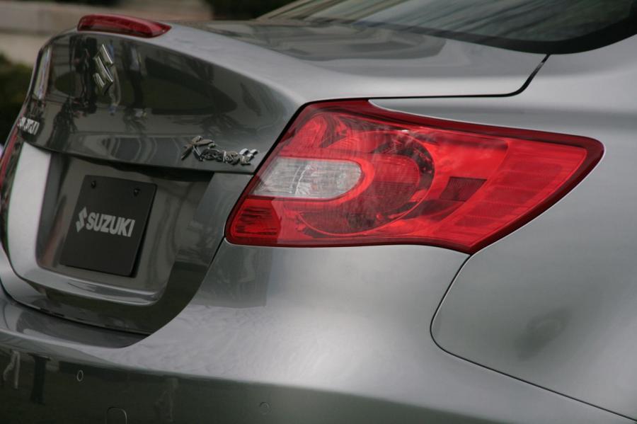  Suzuki Kizashi 2010 года  (фото 135 из 136)